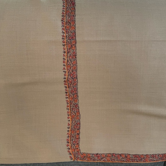 Keep you warm during winter and it is pretty light weight - Picture 3 of 4